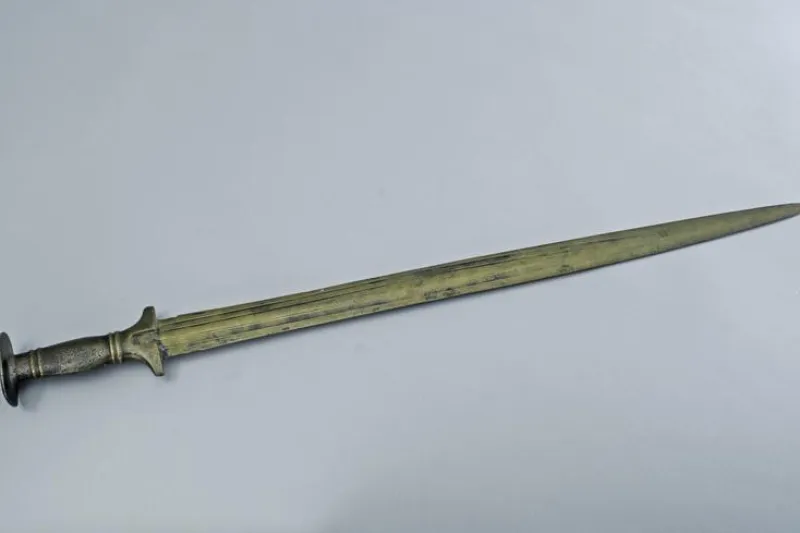 Epée de type Möringen, musée d' aquitaine, n°98.22.1, Bordeaux