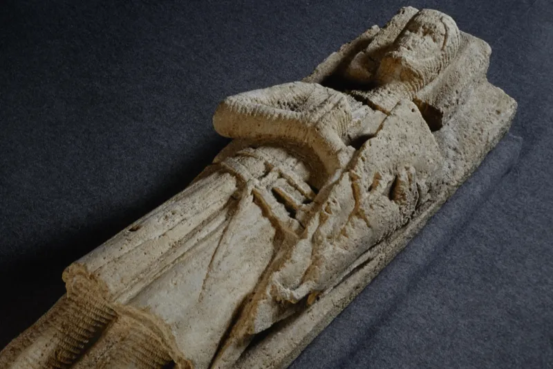 Le gisant du chevalier au lion couronné © Bernard Fontanel - mairie de Bordeaux