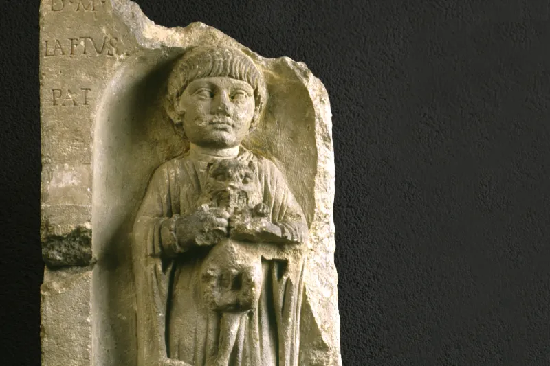 Stèle funéraire de la fillette de Laetus © L. Gauthier, mairie de Bordeaux