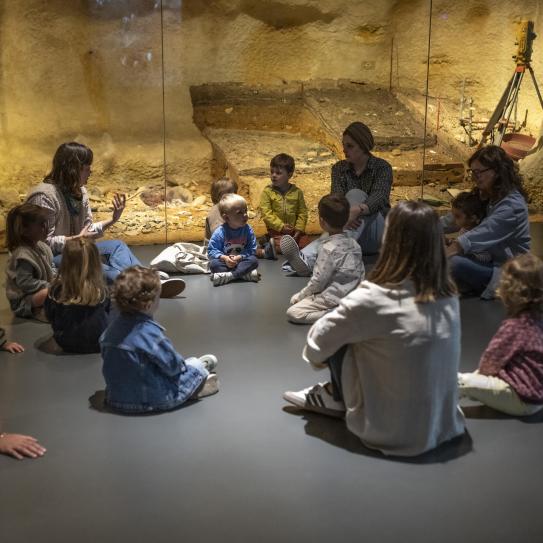 Visite des enfants au musée