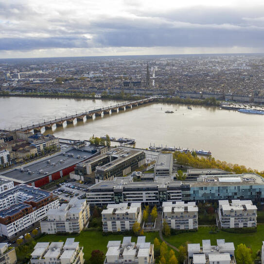 Photo aérienne de Bx et du fleuve