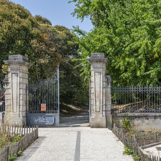 photo de l'entrée du jardin de la Béchade 