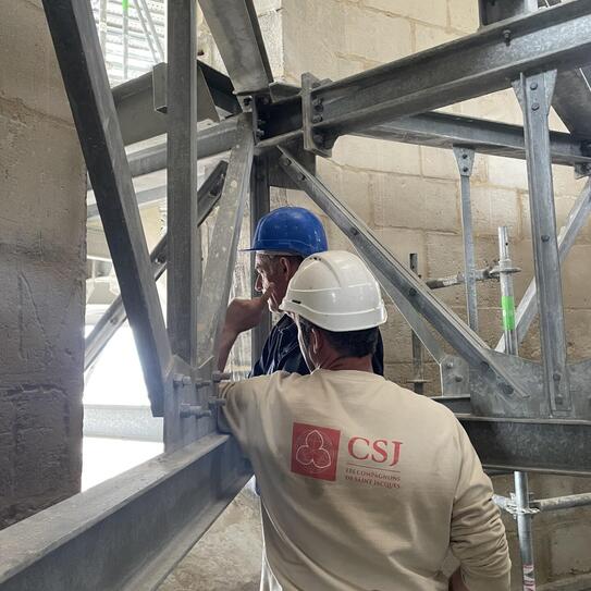 Image du chantier de la Flèche et des Compagnons de Saint Jacques