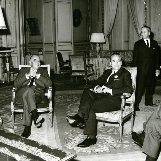 Photo avec Georges Pompidou et Jacques Chaban-Delmas assis