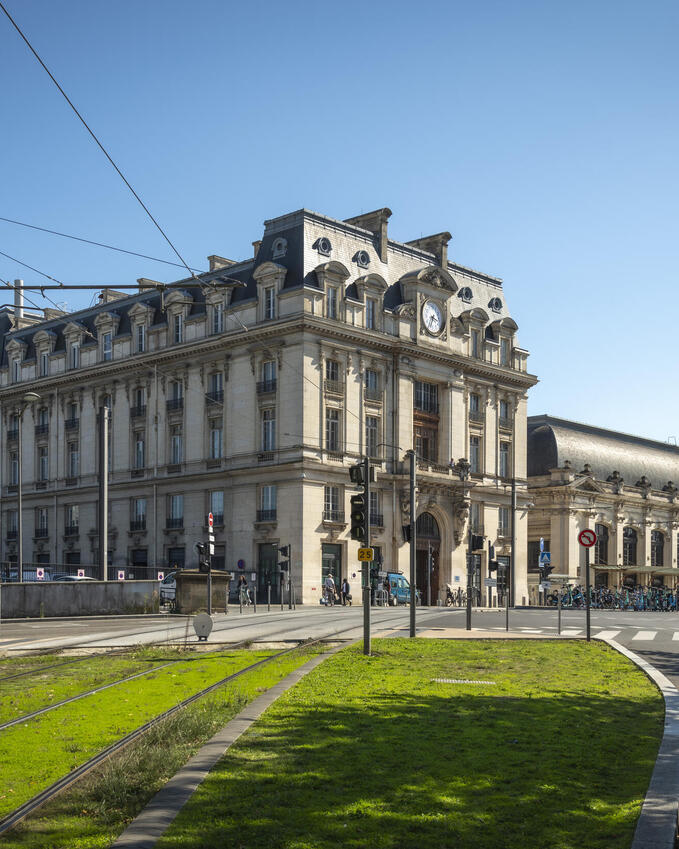 Vue de la gare Saint-Jean, ancienne gare du Midi, avec sa verrière. 