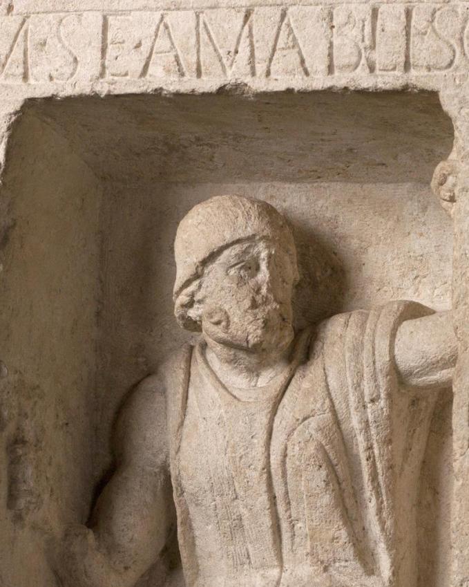 Détail d'une stèle du sculpteur Amabilis