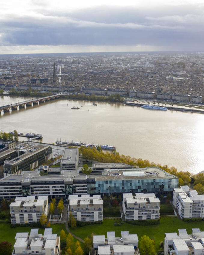 Photo aérienne de Bx et du fleuve