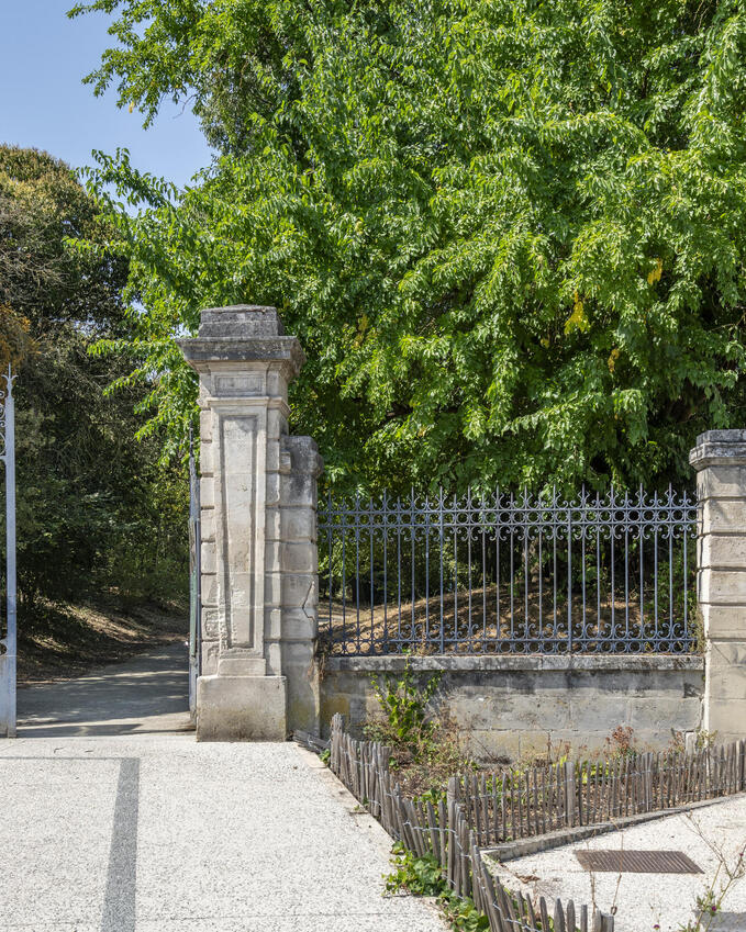 photo de l'entrée du jardin de la Béchade 