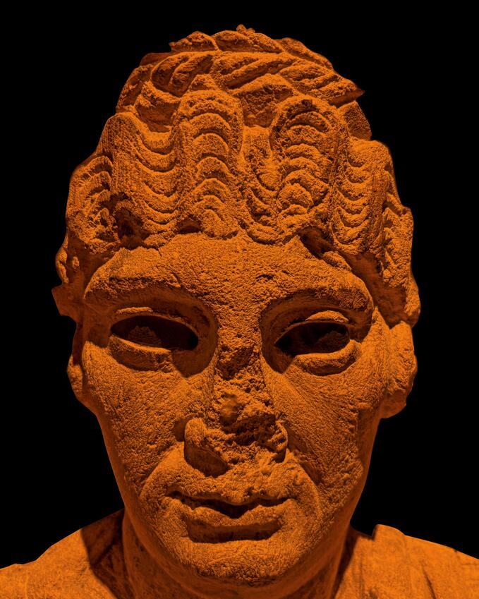 Photo d'une oeuvre en orange pour Halloween