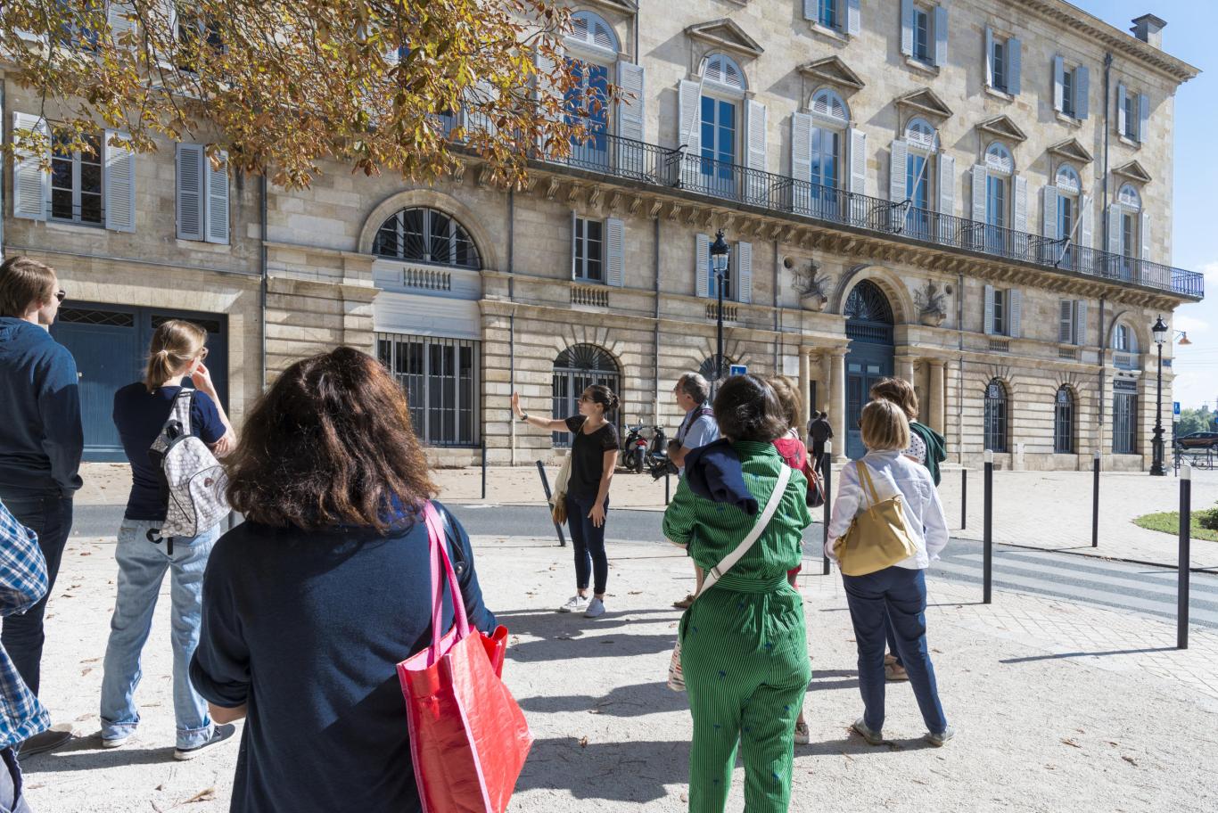 Départ de la visite depuis le cours Xavier Arnozan proche du quai des Chartrons.
