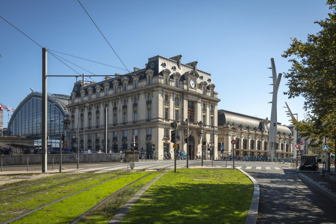 Vue de la gare Saint-Jean, ancienne gare du Midi, avec sa verrière. 