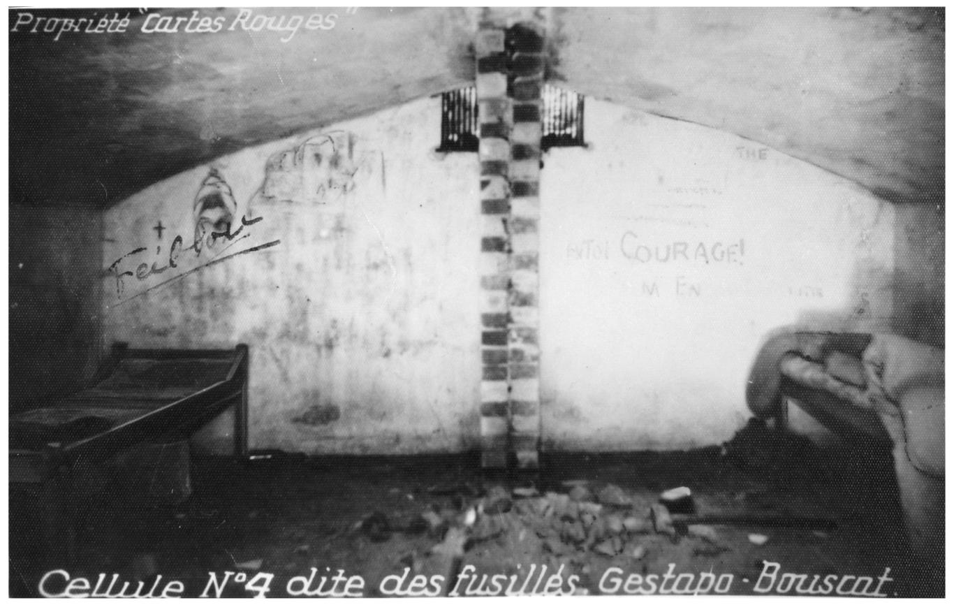 photo noir et blanc d'une cellule de la Gestapo