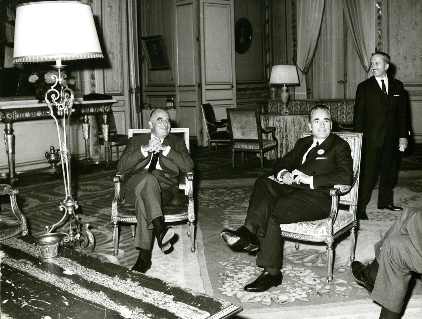 Photo avec Georges Pompidou et Jacques Chaban-Delmas assis