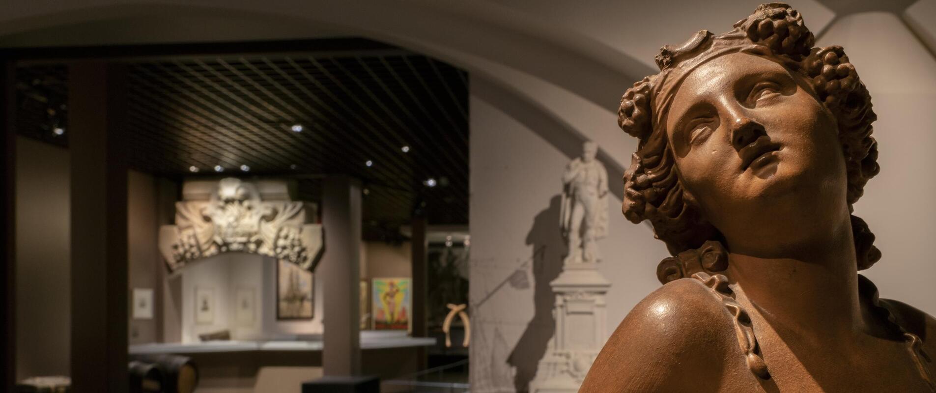 Photographie de l'œuvre allégorie de la Garonne représentée par une femme