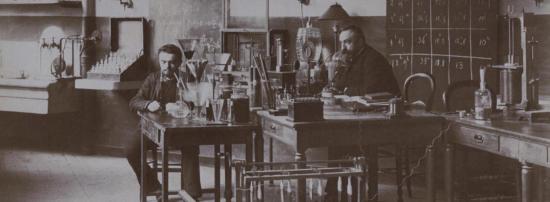 photographie noir et blanc du batiment au 19e