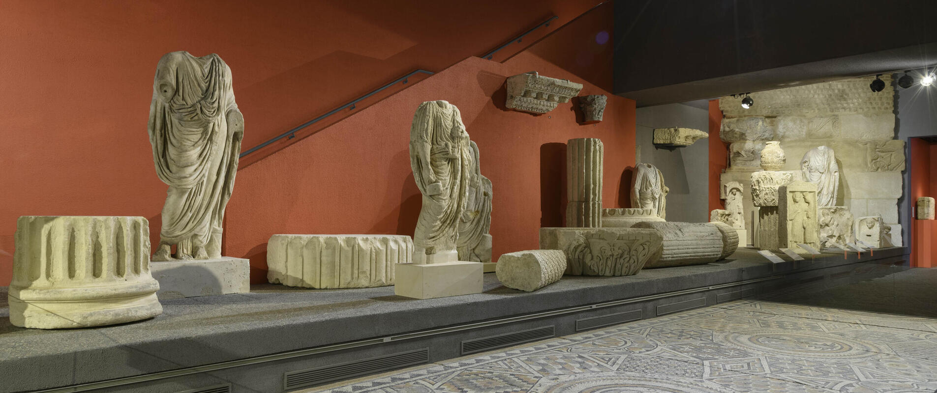 Vue de la salle de la mosaïque romaine