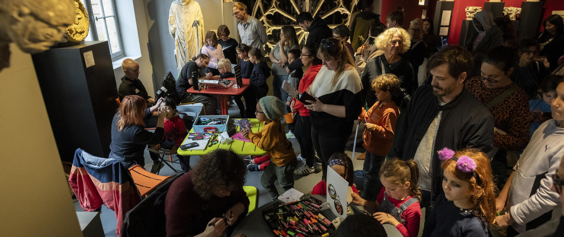 Photo du public en salle pour Halloween 