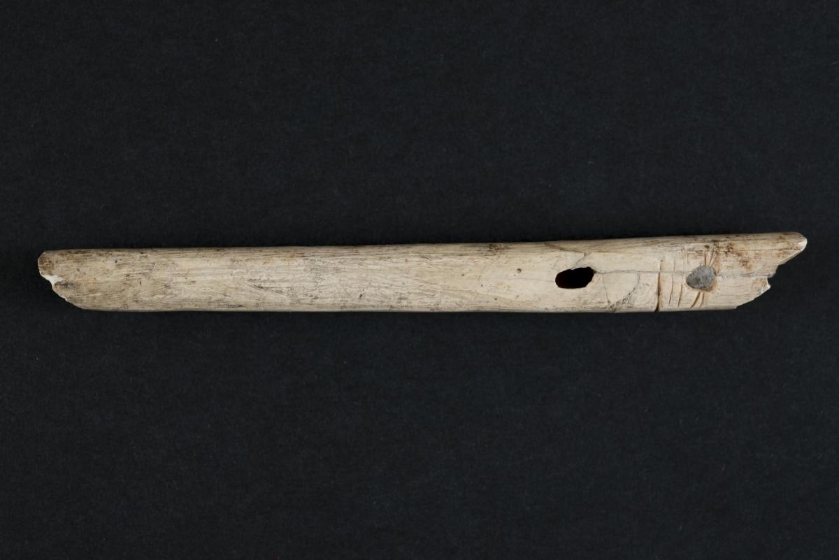 Flûte provenant de la grotte de Pair-non-Pair, environ -25 000 av. Jésus Christ (Gravettien), os